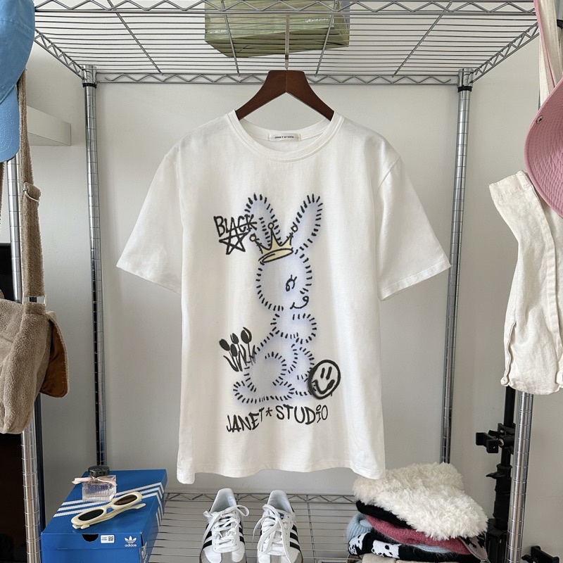 JANET STUDIO • Áo thun in hình thỏ oversize