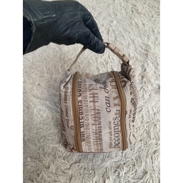 Túi chuẩn si. Túi qua sử dụng. Khách vui lòng xem hình nếu muốn biết thêm thông tin sản phẩm mời khách vô chat . Thanks.