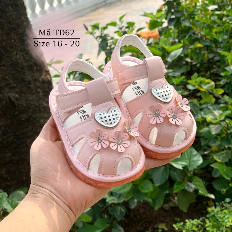 Giay sandal bé gái tập đi có tiếng còi chíp chíp hồng gắn hoa thời trang êm thoáng chống trơn trẻ em 1 - 24 tháng TD62