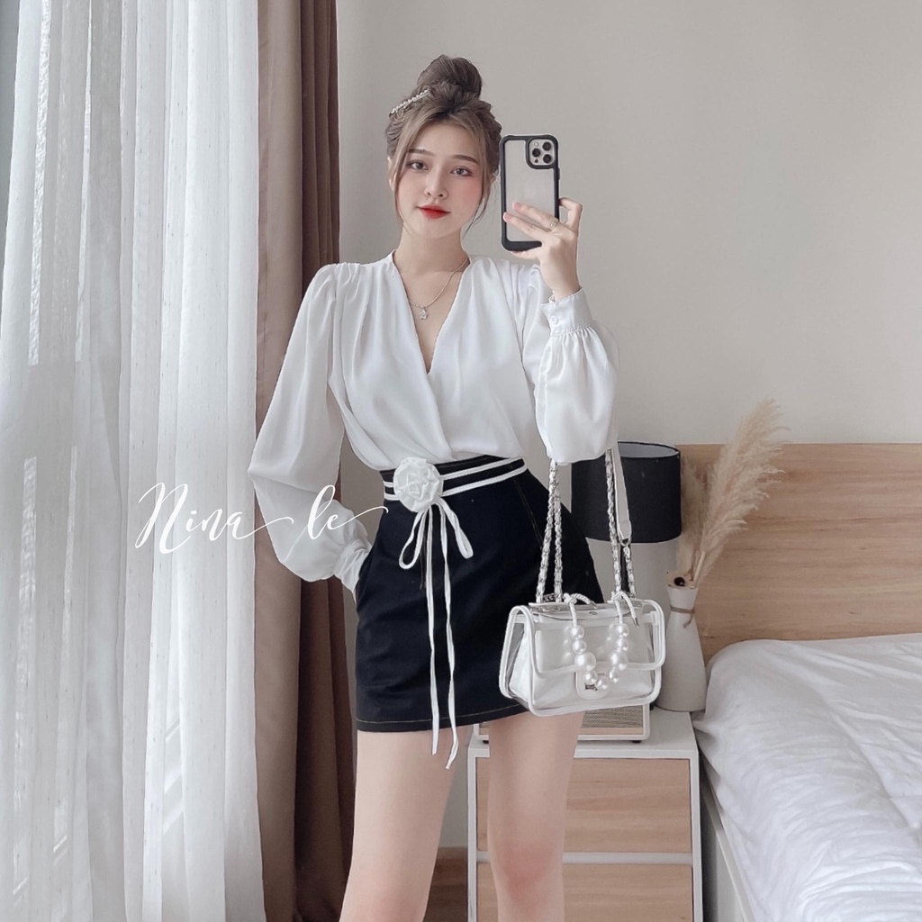 Áo sơ mi nữ trắng kiểu tay phồng chất lụa tằm phối cùng chân váy chữ A ngắn công sở kèm hoa và dây thắt eo siêu xinh