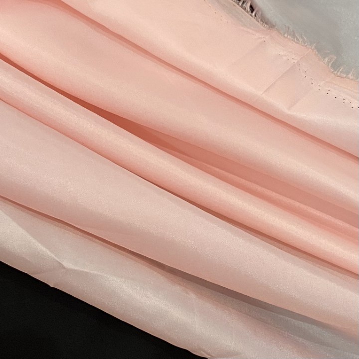 Vải Dầu Gió Hồng Dâu Khổ 1m48 - Không Co Giãn, Mỏng, Trơn - Làm Lót Áo Vest, Áo Khoác, Bạc Phủ