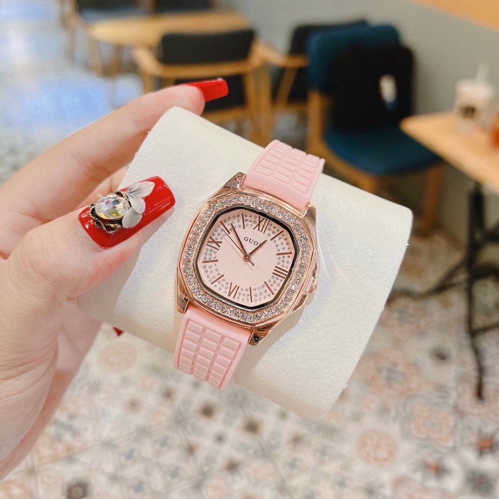 Đồng hồ nữ mặt ovan viền đá quai silicol mẫu mới 2023 siêu hot hit