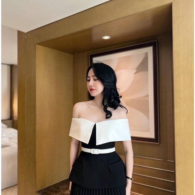 Áo peplum phối trắng trễ vai kèm belt