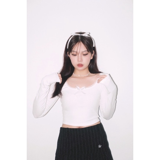 Áo thun croptop tay dài nơ viền ren