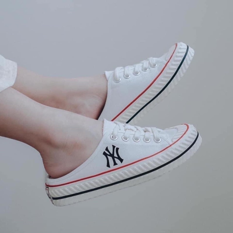 Giày đạp gót mule MLB trắng