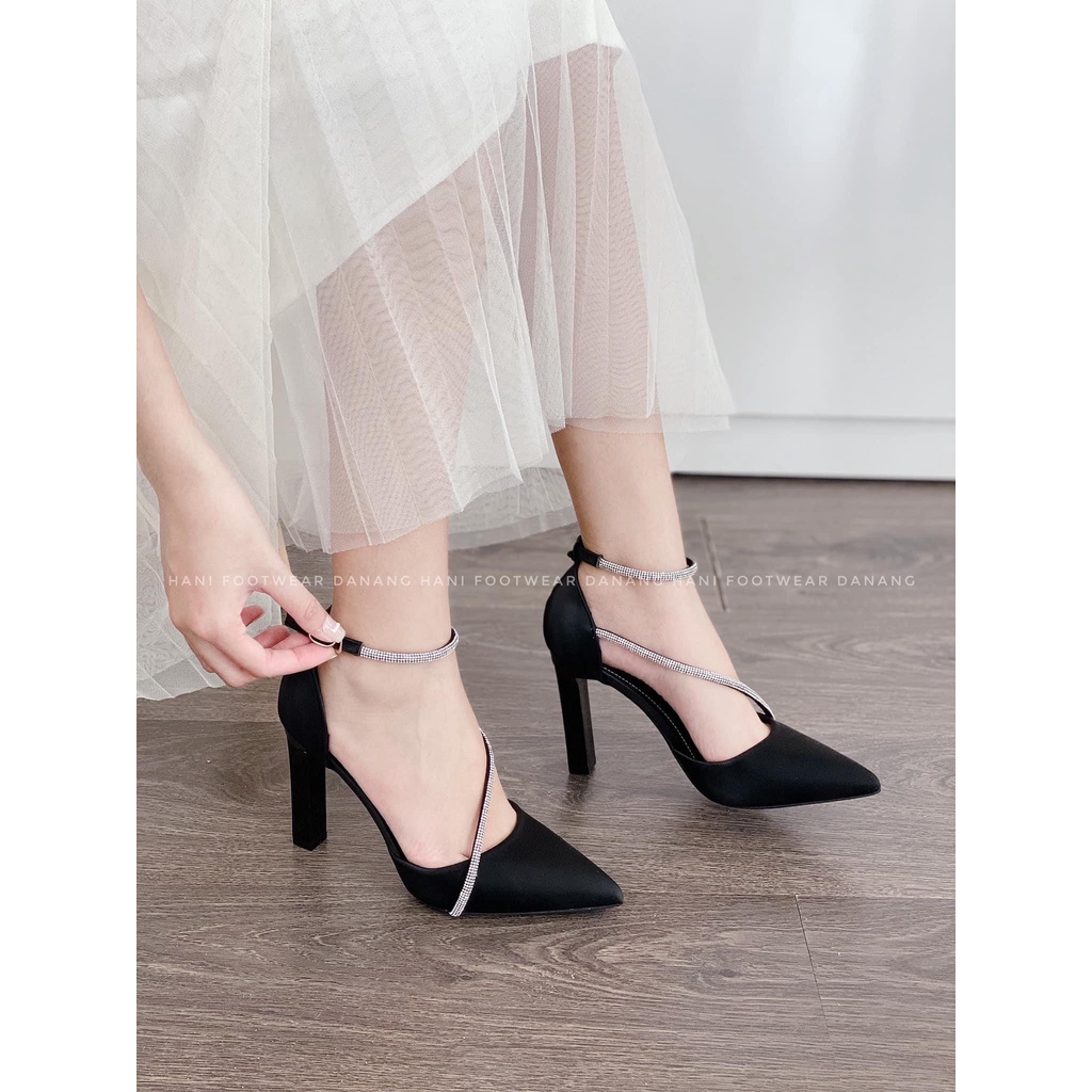 Giày cao gót nữ 7cm ERICA bít gót quai đá cườm chéo quý phái G94
