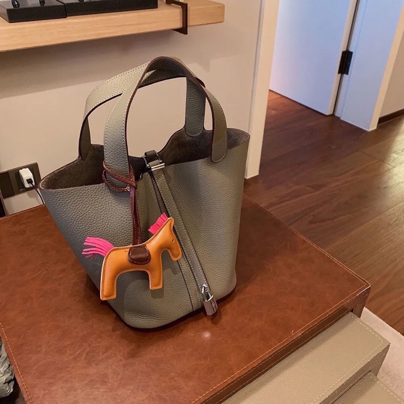 Túi xách nữ siu hot chuẩnpchau 2023