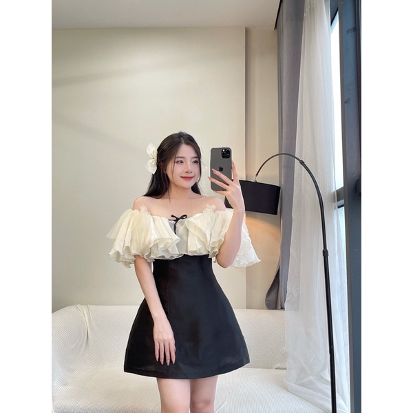 Vây trễ vai viền bèo 4 lớp bồng bềnh