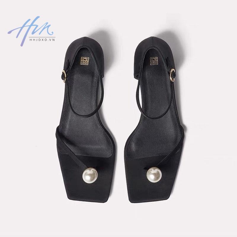 Giày Sandal Mũi Vuông Đế Thấp Quai Đính Ngọc Trai Màu Đen Thời Trang Xuân Hè Mới