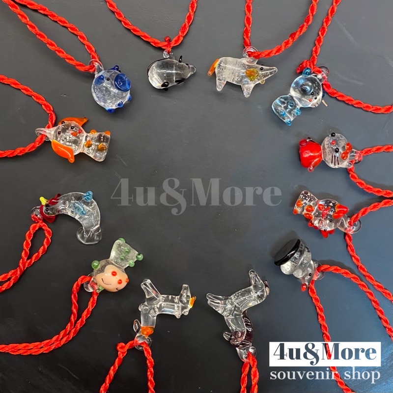 Vòng tay dây chỉ đỏ may mắn hình 12 con giáp thuỷ tinh phát sáng