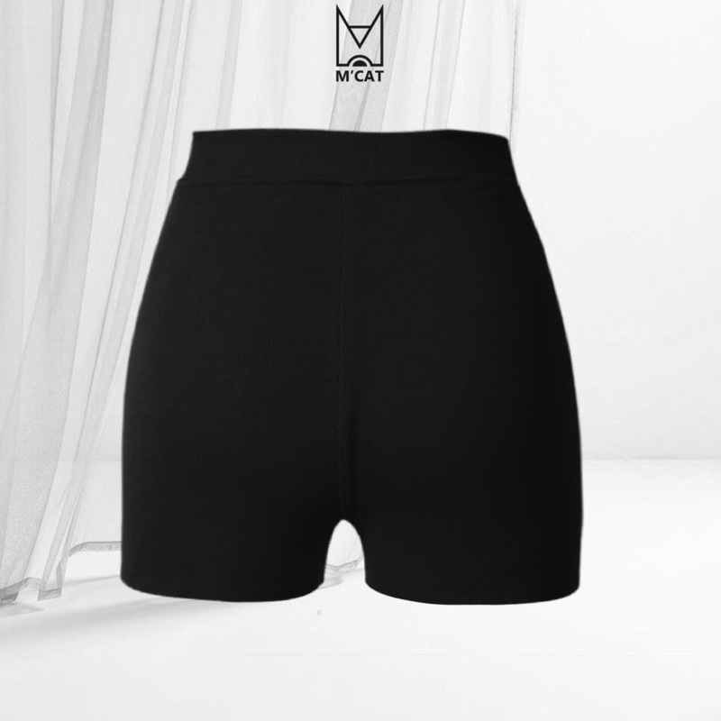 Quần short biker thun gân eo cao đen trắng sản phẩm của M’CAT
