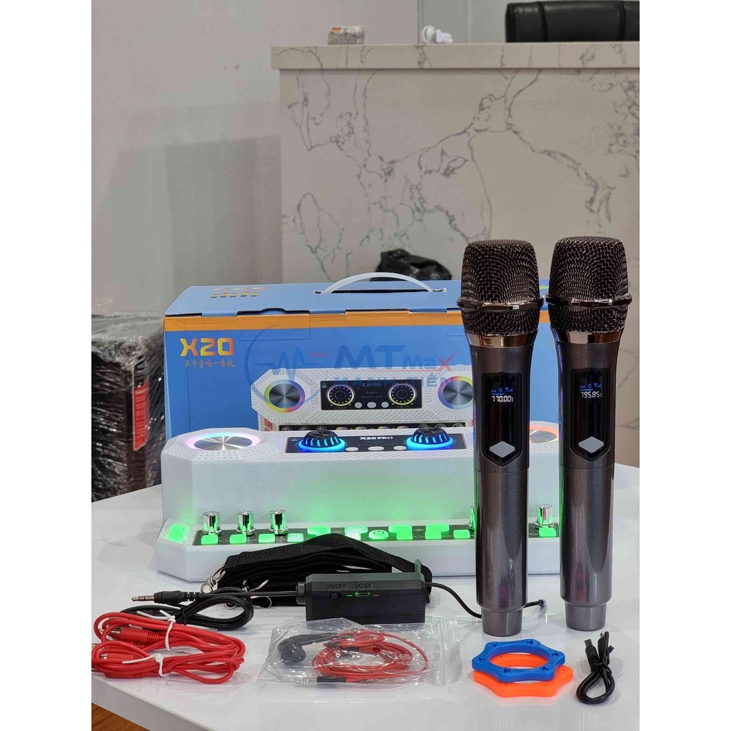 Soundcard kèm Audio X20 PRO giúp bạn tạo ra các bản thu âm chuyên nghiệp loa tích hợp kèm 2 micro không dây độc đáo