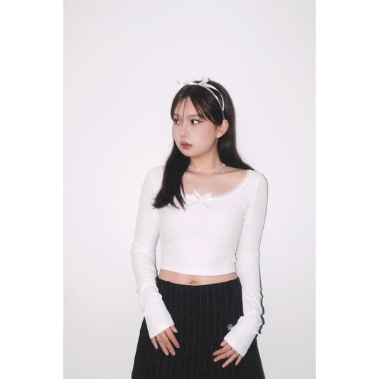 Áo thun croptop tay dài nơ viền ren