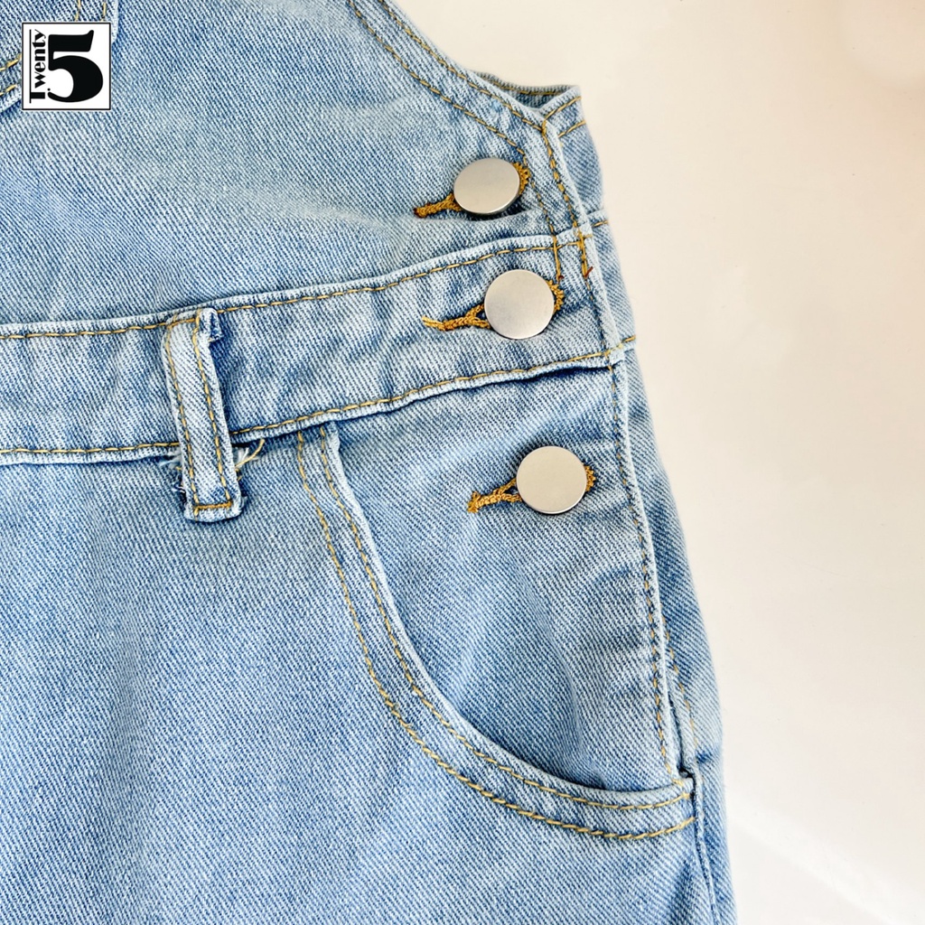 Chân váy yếm jeans dáng ngắn cúc cài hông gấu cắt tua rua Twentyfive 4541