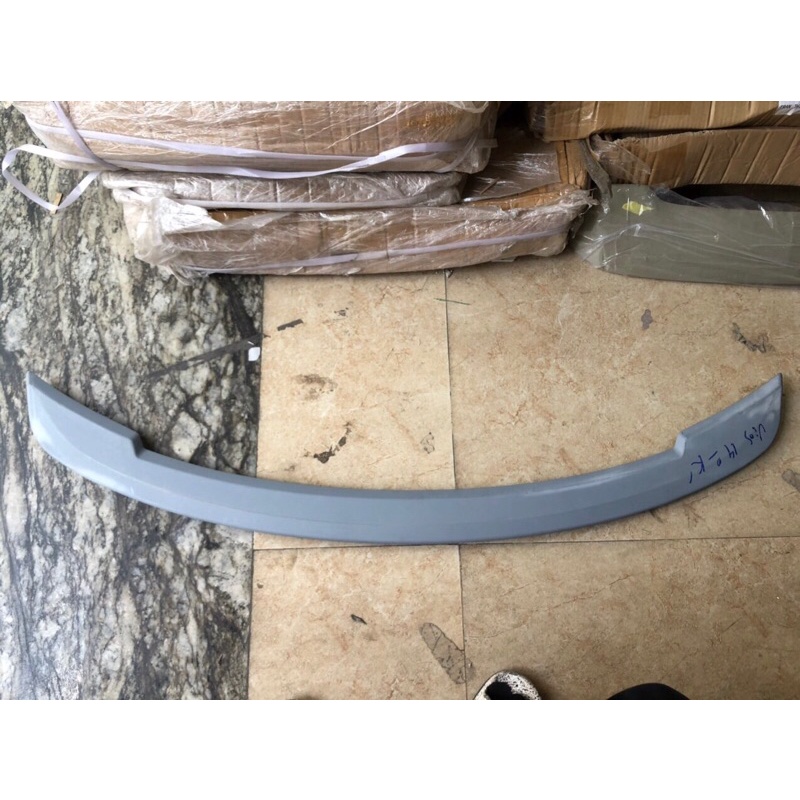 Đuôi gió vios 2014-2017 hàng mộc chưa sơn khách hàng mua về ra gara sơn theo màu của xe.