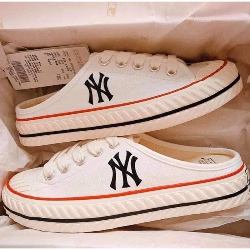 Giày đạp gót mule MLB trắng