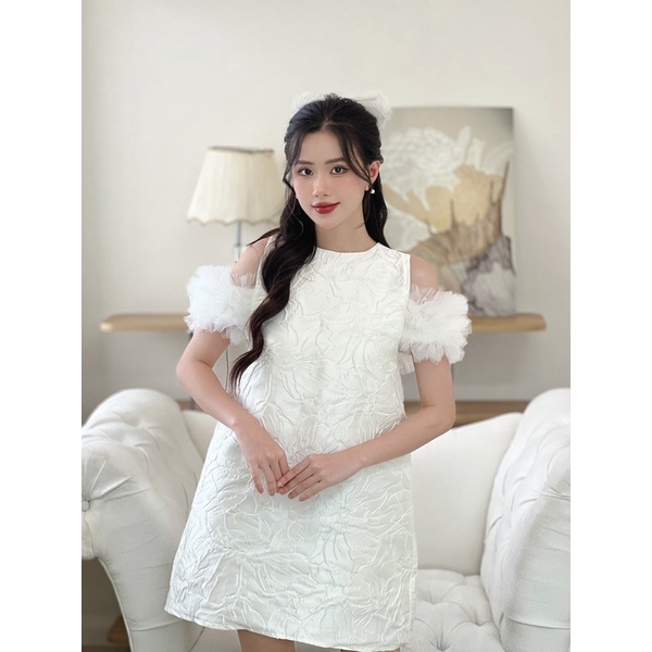 váy trắng tay ren tiểu thư