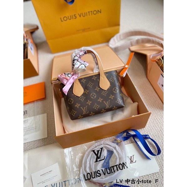 Louis Vuitton Brown Monogram Mini Lin Pochette Leather Cotton Cloth  ref.125078 - Joli Closet