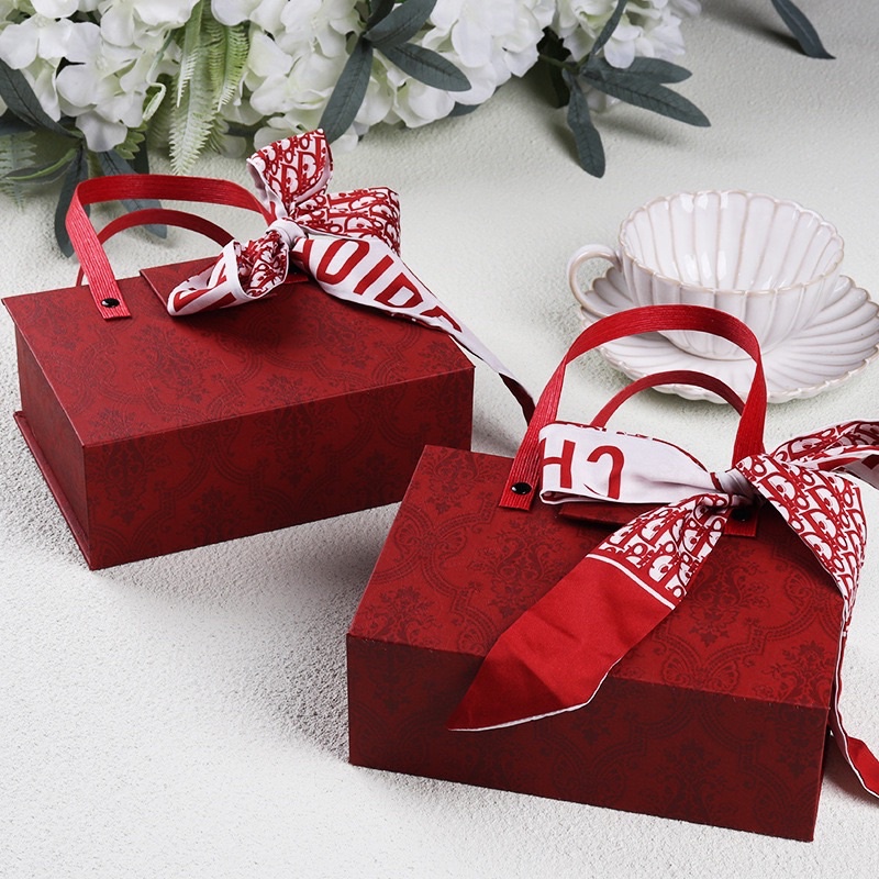 Hộp quà tặng kèm khăn cột 18x6,5x13cm