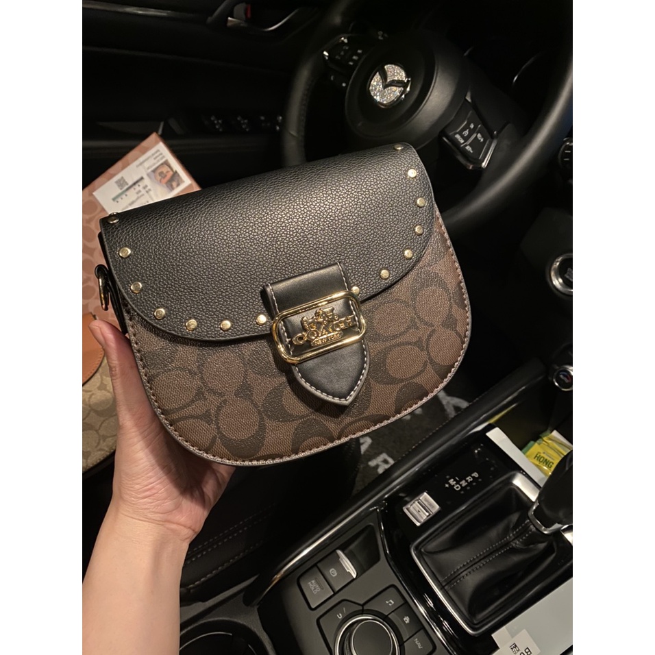 Túi Coach đinh dáng bầu đeo chéo siêu xinh- Size 20cm UY TÍN CHẤT LƯỢNG