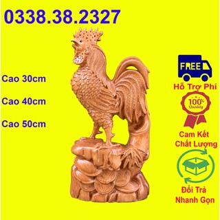 Tượng con gà cao từ 30cm đến 50cm được làm bằng gỗ hương nguyên khối