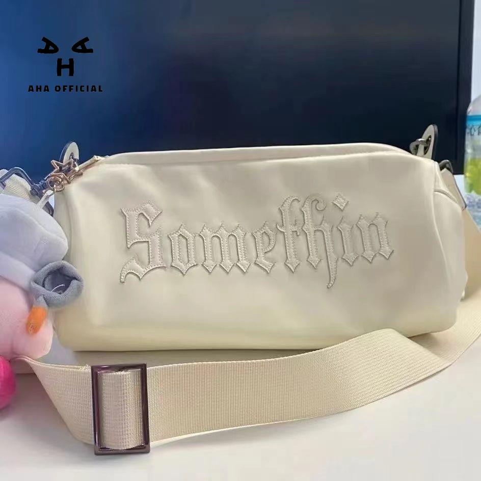 Túi Da Đeo Chéo Màu Trơn Thêu Chữ Phong Cách Đường Phố Mỹ