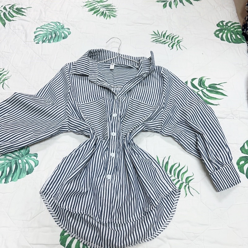 Áo sơmi sọc nữ kiểu dáng thời trang vạt cao, vạt thấp