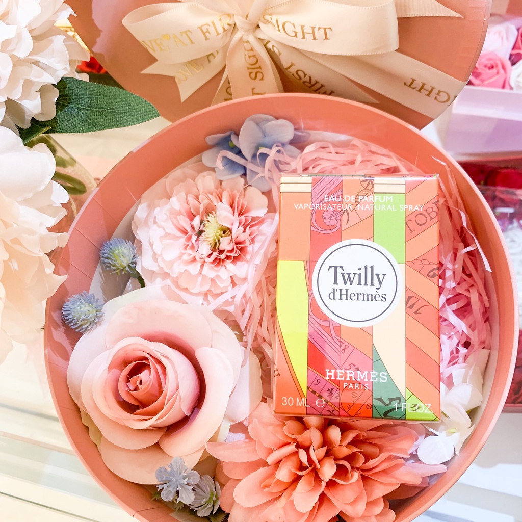 𝐍𝐔̛𝐎̛́𝐂 𝐇𝐎𝐀 𝐇𝐄𝐑𝐌𝐄𝐒 𝐓𝐖𝐈𝐋𝐋𝐘