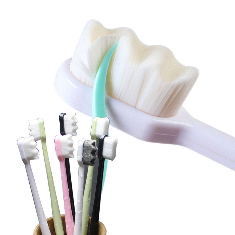 Bàn chải đánh răng lông mềm mịn có hộp tròn P0456
