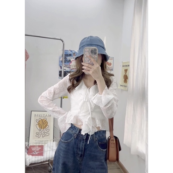 Áo kiểu nữ tay dài cổ bèo cột nơ màu trắng vải ren hoa phối nơ eo sau áo cách điệu Kita Top - Sibling House