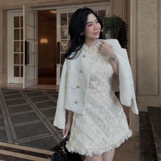 Đầm ren hoa cổ yếm