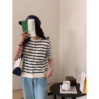 Áo kẻ cài cúc