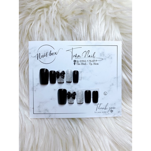 Nail box thiết kế vuông ngắn đen đính nơ phù hợp mọi form tay cho các tình yêu
