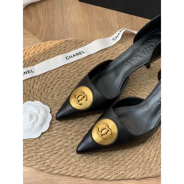 Giày cao gót đen khóa đồng nữ