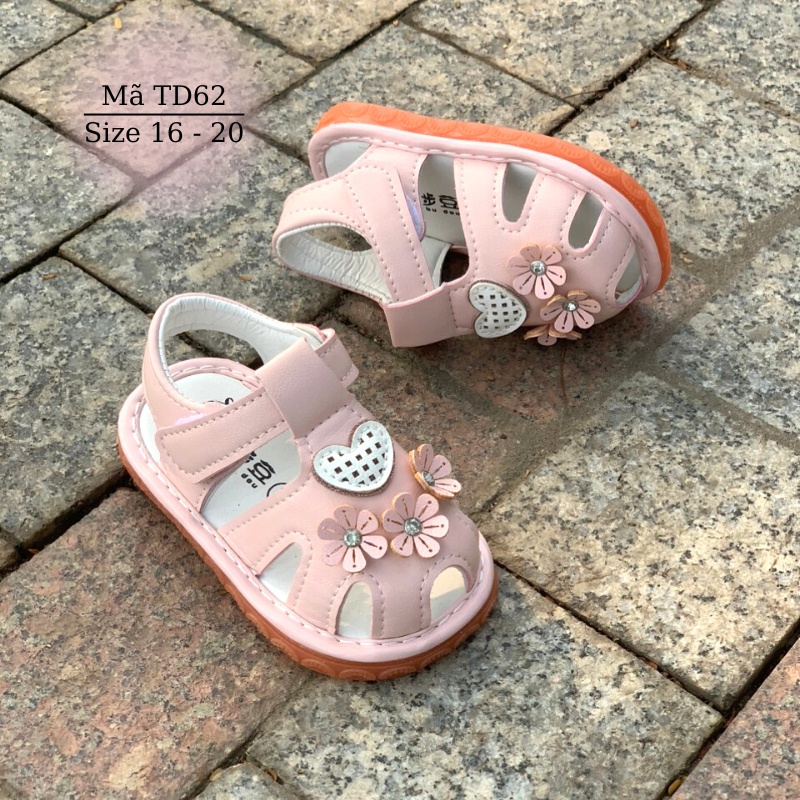 Giay sandal bé gái tập đi có tiếng còi chíp chíp hồng gắn hoa thời trang êm thoáng chống trơn trẻ em 1 - 24 tháng TD62