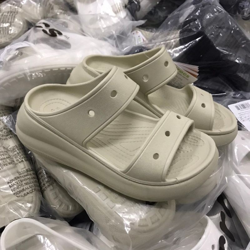 Dép Lê 2 quai Cross Band Classic Crush đé cao 7cm màu be cho nữ tặng 10 stic