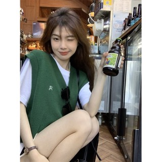 Áo gile len thêu chữ