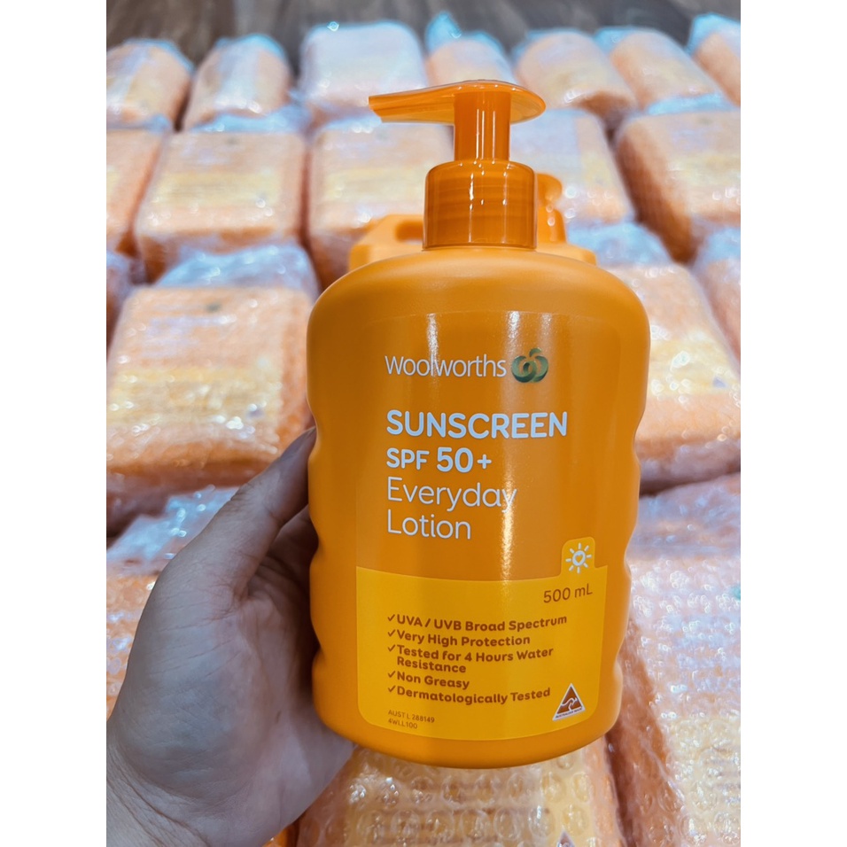 Kem chống nắng Woolworths Everyday Sunscreen SPF 50+ Không Gây Nhờn Rít Dùng Cho Mặt Và Body