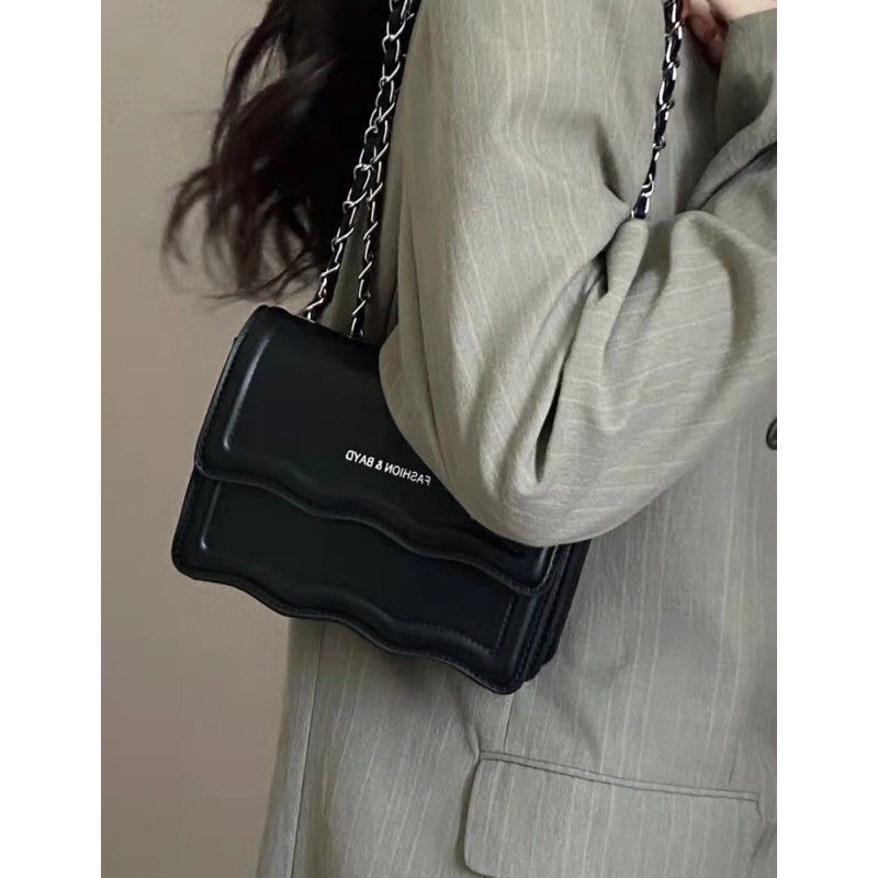 Túi đeo chéo hàng quảng châu  ulzzang ,2 màu trắng đen