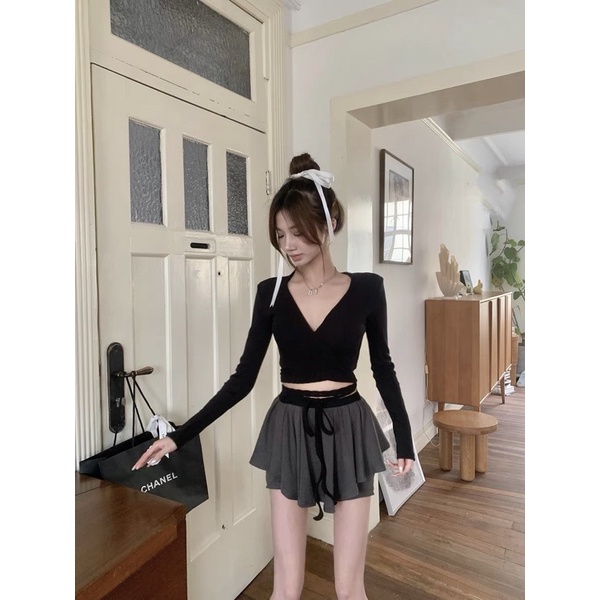 Áo croptop tay dài cổ V phối dây cột eo vạt chéo