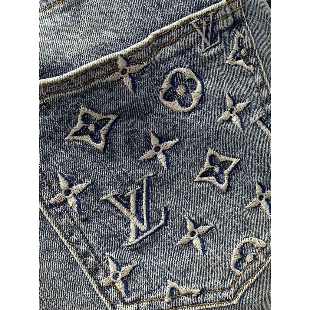 Quần jeans dài nữ Louis Vuitton LV thêu hoạ tiết cá tính