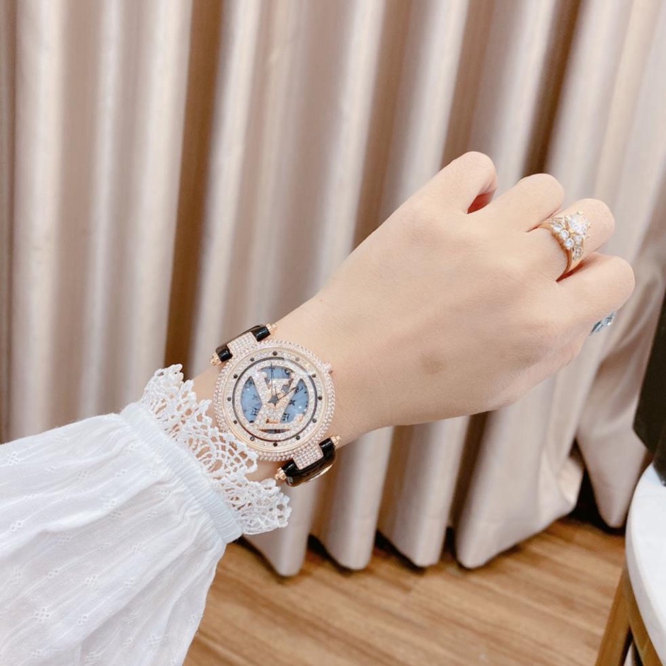 Đồng hồ nữ LV mặt xoay, đính đá, dây da có hoa văn size 34mm, bảo hành 12 tháng
