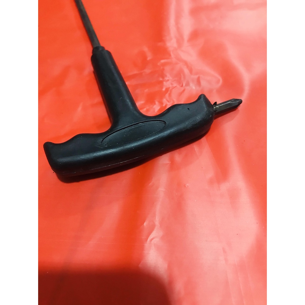 Dụng cụ tháo lắp bánh xe patin