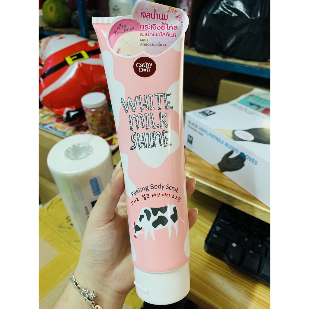 Tẩy Tế Bào Chết Toàn Thân Trắng Da Sữa Bò Cathy Doll White Milk Shine 320ML