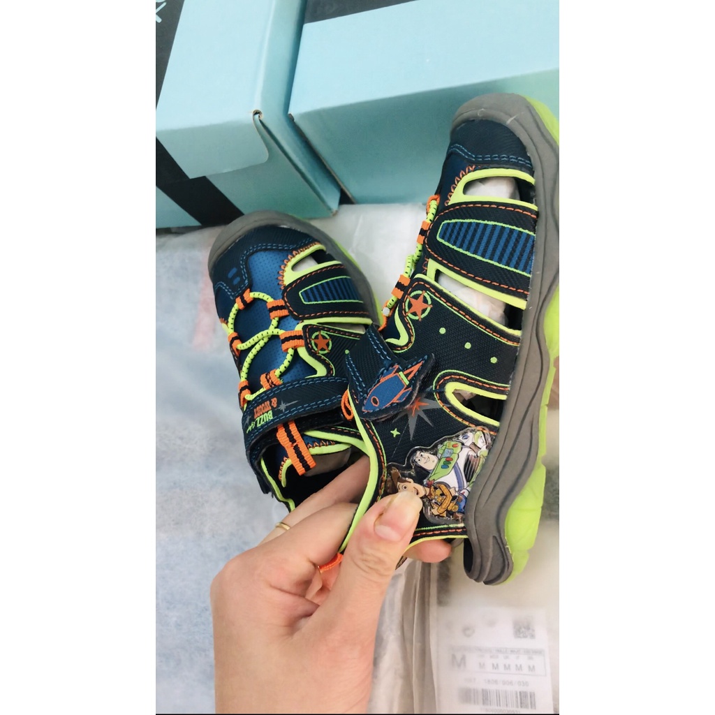 Dép Sandal Rọ Cho Bé Hãng Disney Xuất Dư Xịn Đét Có Đèn Nháy