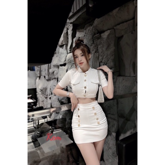 Set váy áo croptop body đính khuy