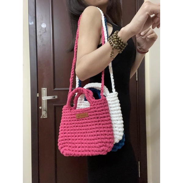 Hot trend túi len móc tay