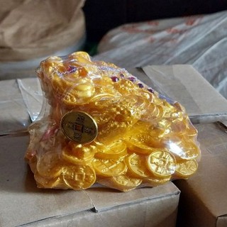 Cóc Thiềm Thừ vàng ( nhựa )