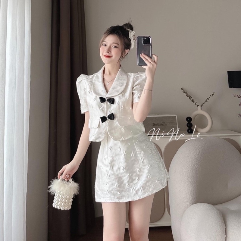Set bộ gấm áo hoa nổi tay bồng cổ nơ mix chân váy dáng A kèm áo trắng 2 nơ dáng croptop Vip 121