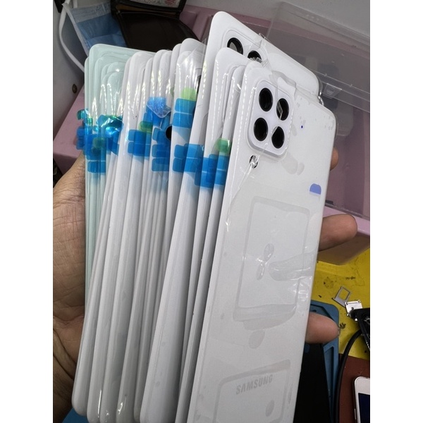 Lưng A22 (Lưng Samsung a22 4G) có kính cam và keo